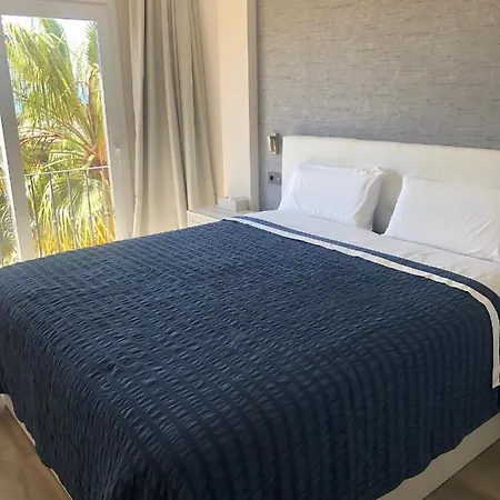 Beautiful Penthouse On Golden Mile, Near Apartment *